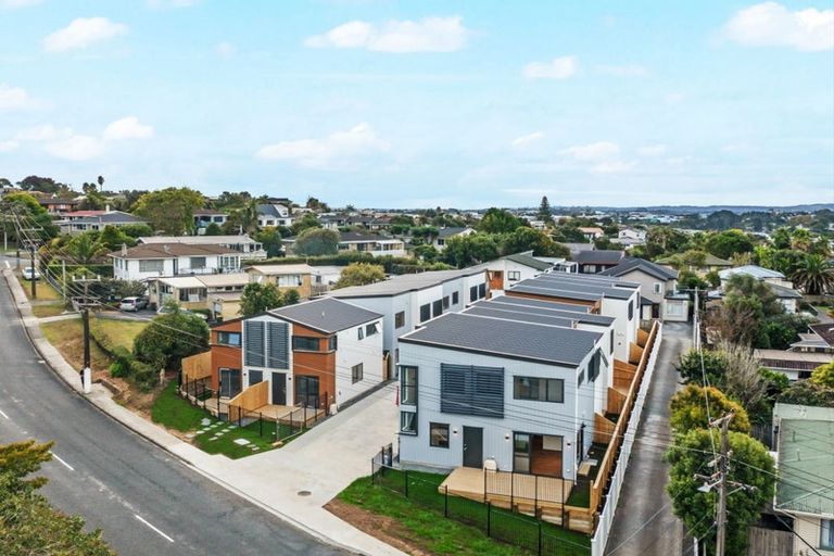 Photo of property in 11/196 Royal Road, Massey, Auckland, 0614