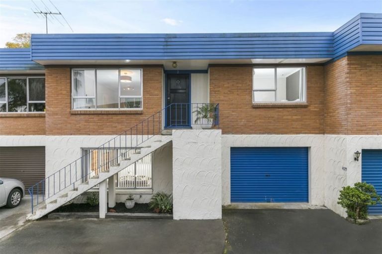 Photo of property in 2/6 Gladys Avenue, Glenfield, Auckland, 0629