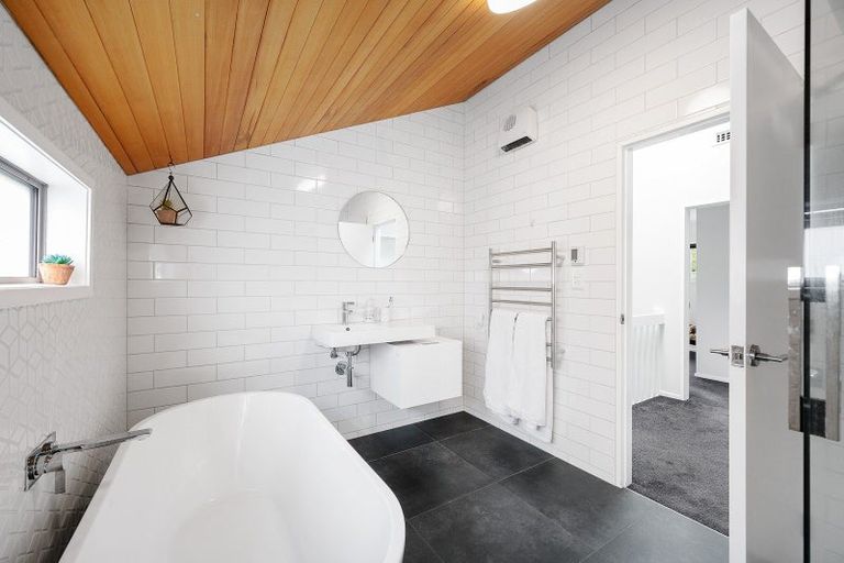 Photo of property in 15 Satara Crescent, Khandallah, Wellington, 6035