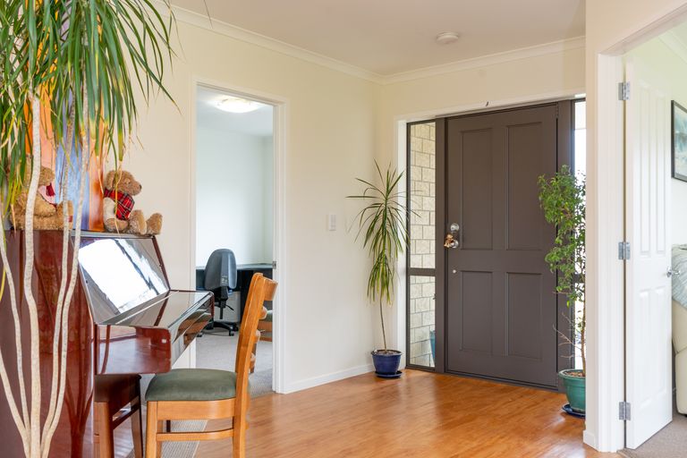 Photo of property in 27 Carrington Drive, Carterton, 5713