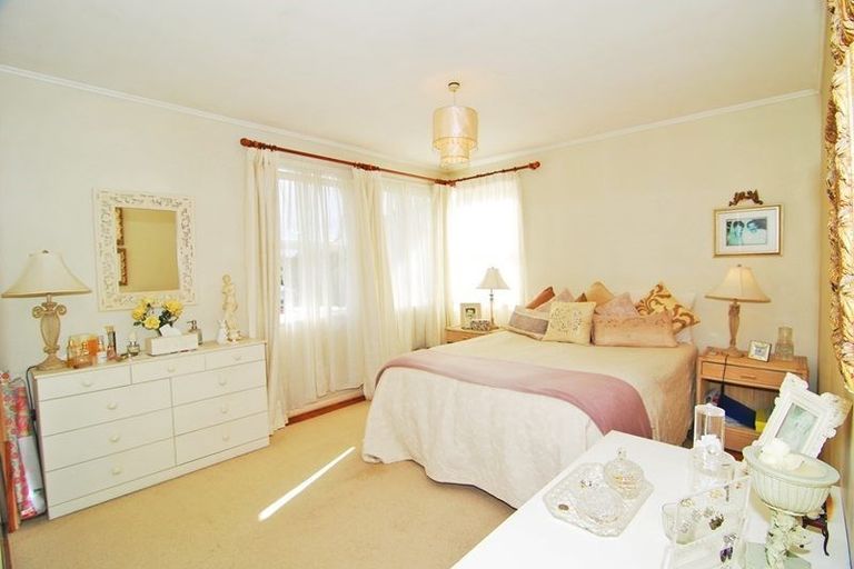 Photo of property in 24 Madison Place, Forrest Hill, Auckland, 0620