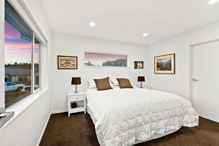 Photo of property in 11 Dida Park Drive, Kumeu, 0810