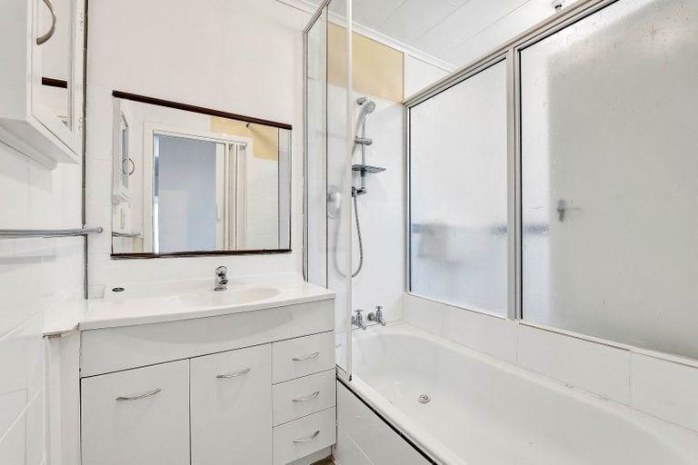 Photo of property in 3/341 Devon Street West, New Plymouth, 4310