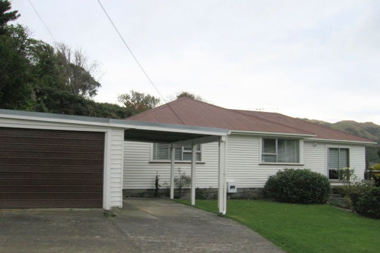 Photo of property in 41 Ranui Terrace, Tawa, Wellington, 5028