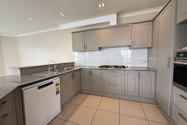 Photo of property in 18 Harrowglen Drive, Northcross, Auckland, 0632