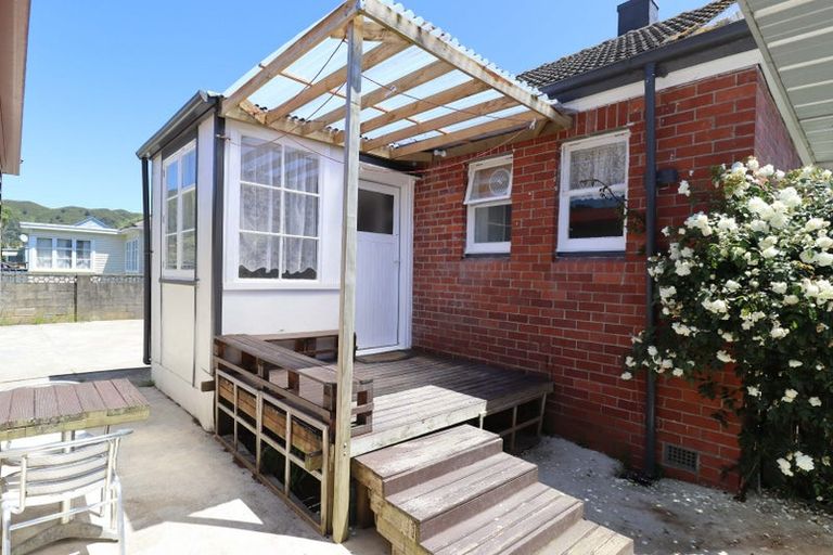 Photo of property in 218 Naenae Road, Naenae, Lower Hutt, 5011