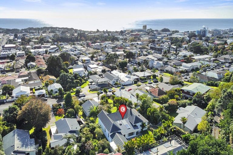 Photo of property in 103 Fulford Street, New Plymouth, 4310