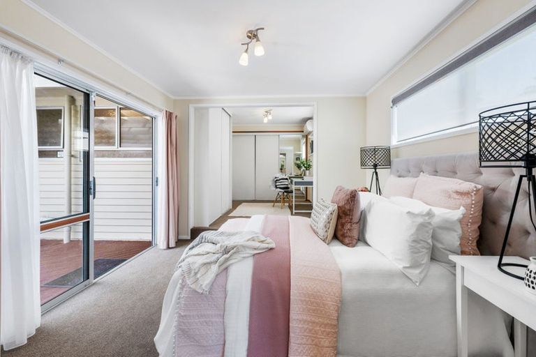 Photo of property in 10 Borrowdace Avenue, Botany Downs, Auckland, 2010