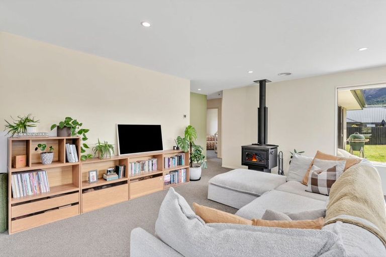 Photo of property in 7 Tomtit Crescent, Lake Hawea, Wanaka, 9382