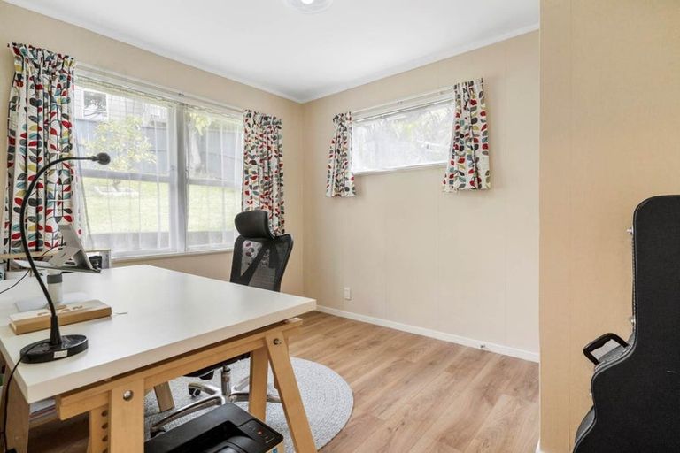 Photo of property in 64 Ayton Drive, Totara Vale, Auckland, 0629