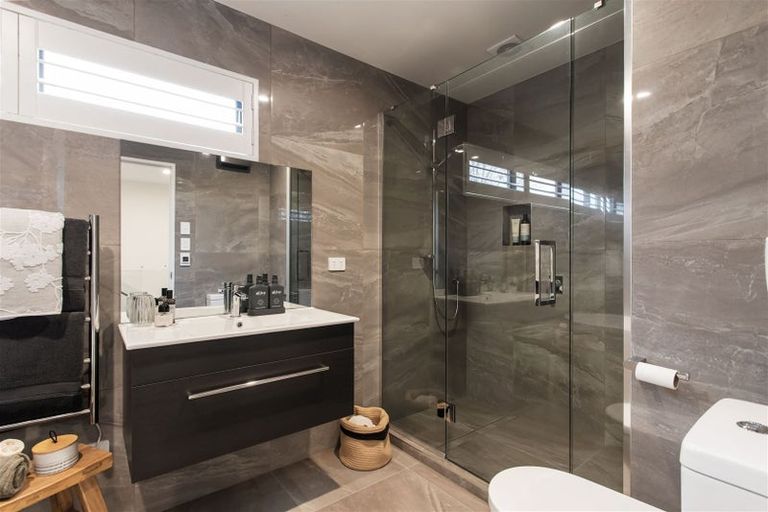 Photo of property in 35 Hawkesbury Avenue, St Albans, Christchurch, 8014