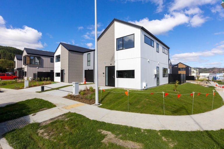 Photo of property in 11 Mawai Hakona Drive, Wallaceville, Upper Hutt, 5018