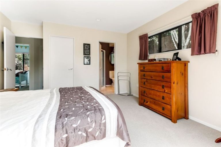 Photo of property in 44 Roy Maloney Drive, Henderson, Auckland, 0612
