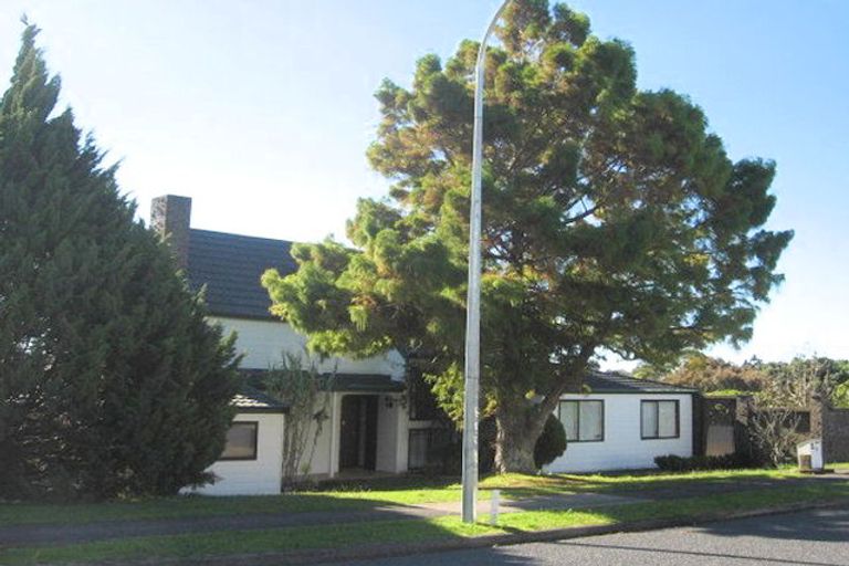 Photo of property in 31 Dalwhinnie Parade, Highland Park, Auckland, 2010