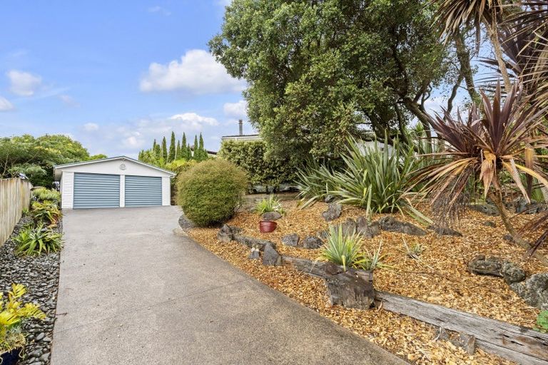 Photo of property in 31 Robbies Road, Shelly Park, Auckland, 2014