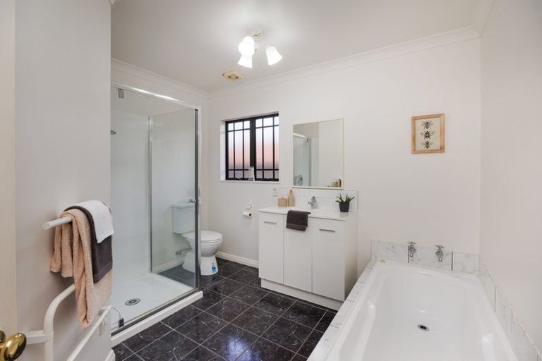 Photo of property in 12 Franklin Avenue, Hokowhitu, Palmerston North, 4410