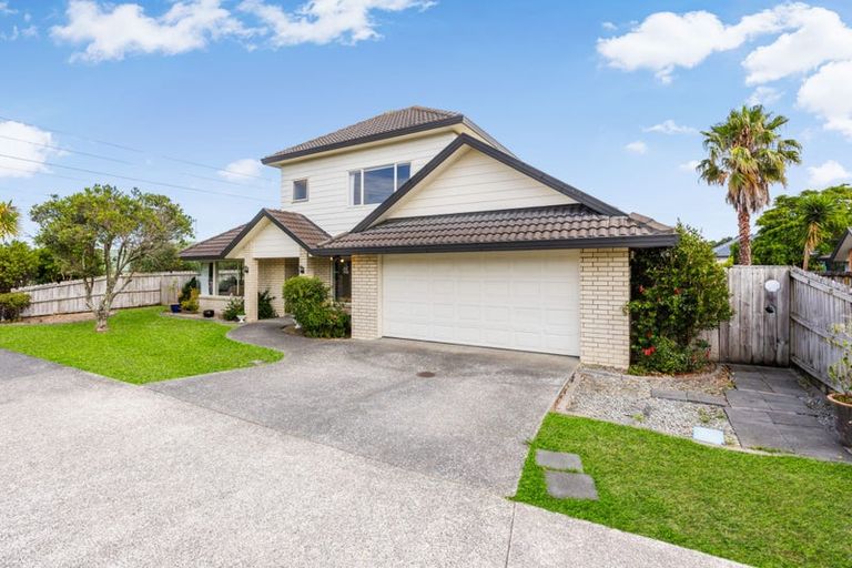 Photo of property in 124 Charles Prevost Drive, The Gardens, Auckland, 2105