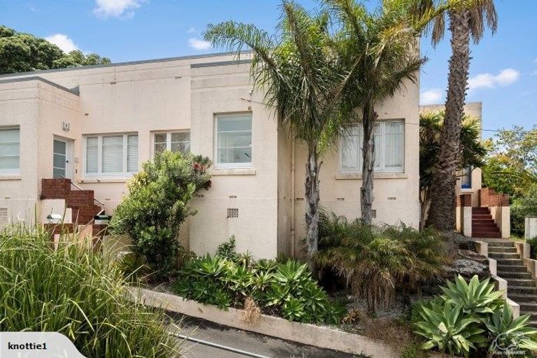 Photo of property in 4/64 Victoria Road, Devonport, Auckland, 0624