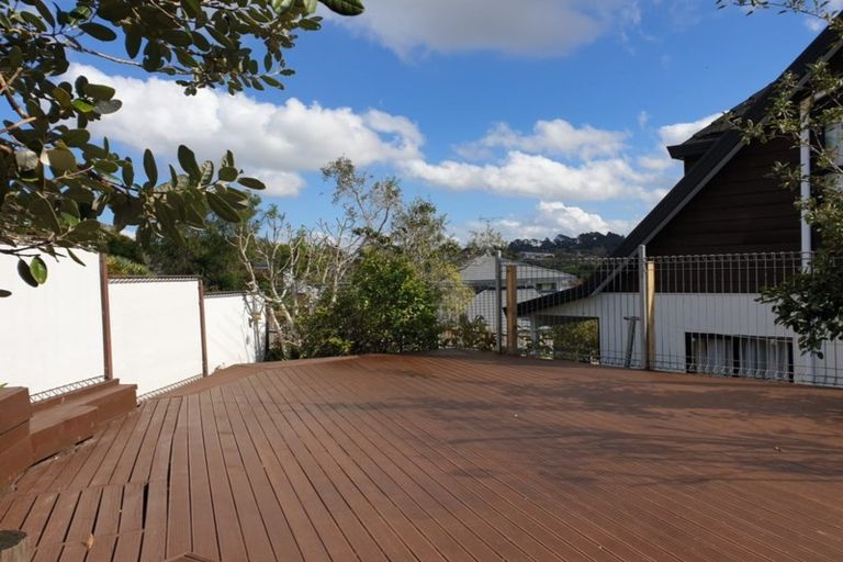 Photo of property in 16 Goldfinch Rise, Unsworth Heights, Auckland, 0632