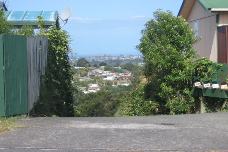 Photo of property in 2/82 Manuka Road, Glenfield, Auckland, 0629