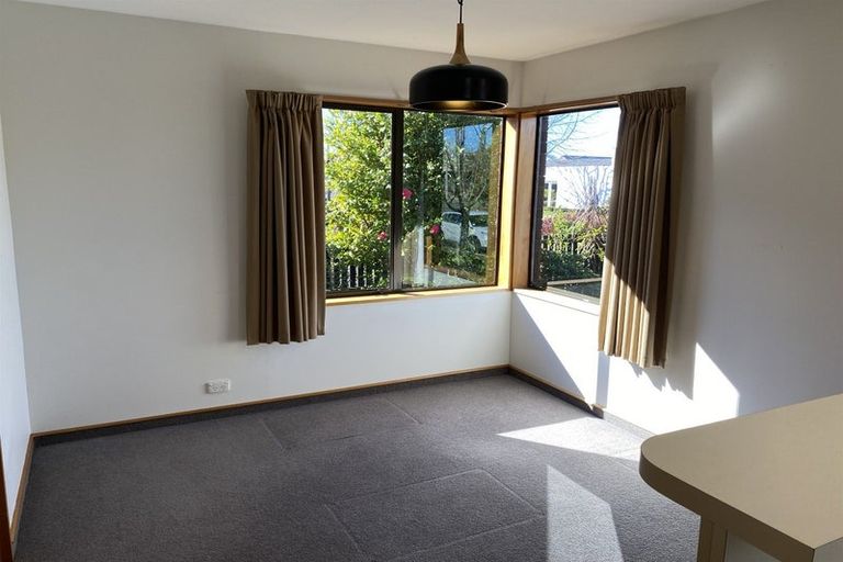 Photo of property in 2/5 Derenzy Place, Avonhead, Christchurch, 8042