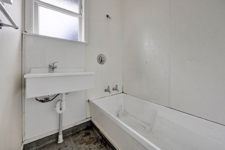 Photo of property in 5 Glenpark Avenue, Westown, New Plymouth, 4310