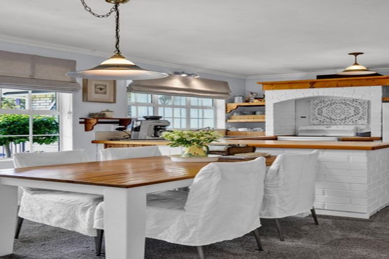 Photo of property in 11 Elder Grove, Whalers Gate, New Plymouth, 4310