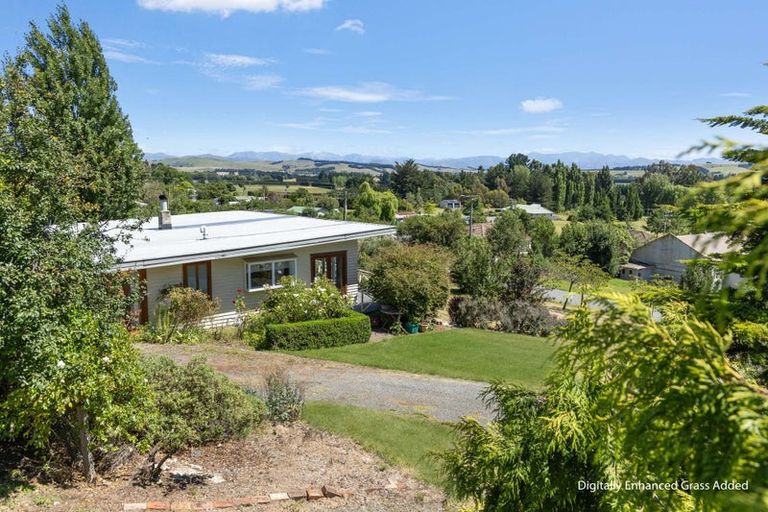 Photo of property in 17 Oxford Street, Waikari, 7420