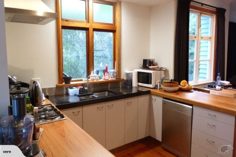 Photo of property in 29 Melrose Road, Island Bay, Wellington, 6023