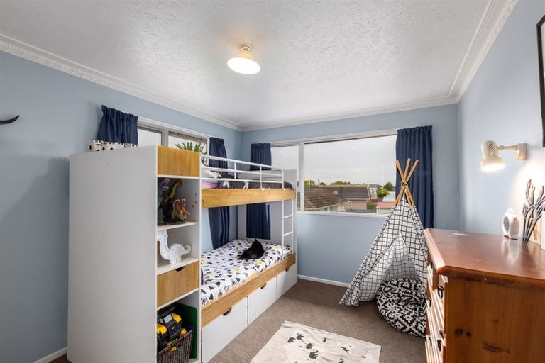 Photo of property in 15 Tralee Place, Bishopdale, Christchurch, 8053