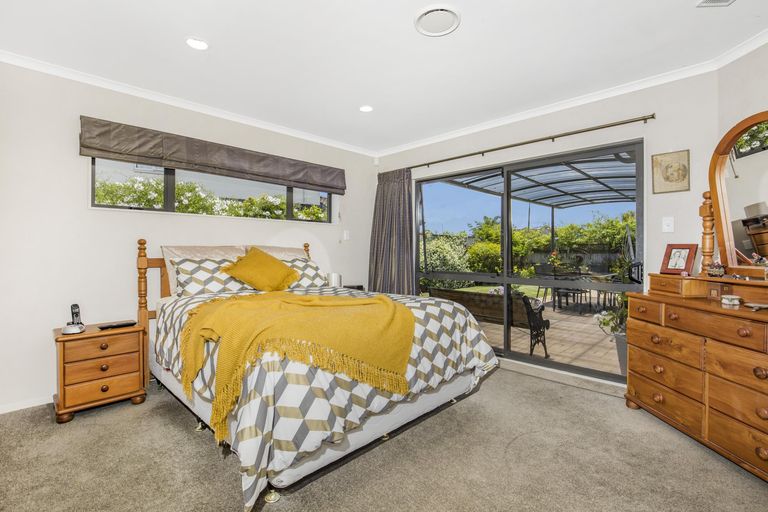 Photo of property in 11 Belfry Place, Wattle Downs, Auckland, 2103