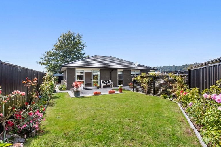Photo of property in 12 Passchendaele Grove, Trentham, Upper Hutt, 5018