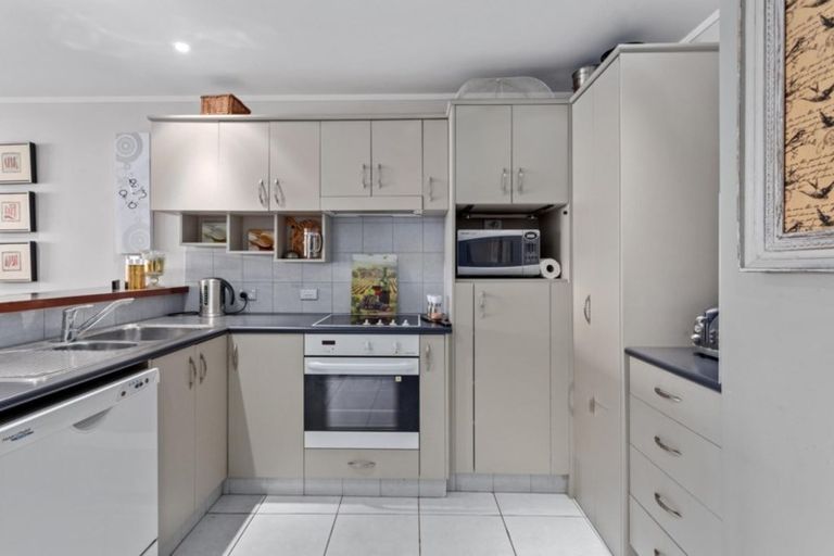 Photo of property in Beachpoint Apartments, 2/5 West End Road, Ohope, 3121