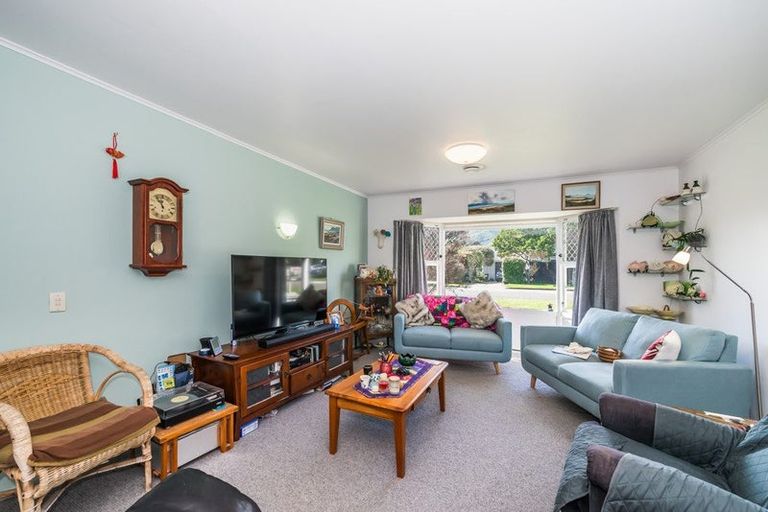 Photo of property in 2 Koromiko Road, Waikanae, 5036