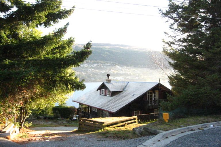 Photo of property in 15 Lewis Road, Kelvin Heights, Queenstown, 9300