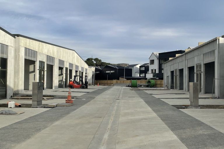 Photo of property in 1 Ara Paiwhenua, Tawa, Wellington, 5028