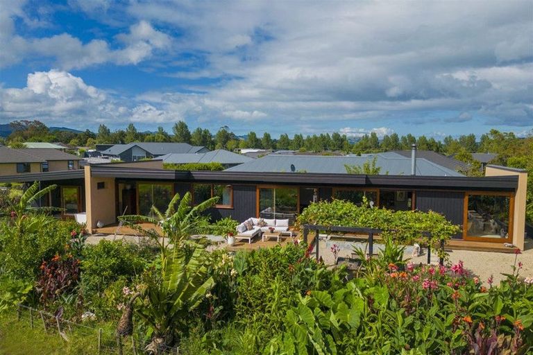 Photo of property in 19 Victoria Street, Coromandel, 3506