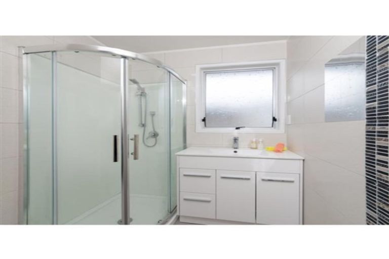 Photo of property in 3 Surman Place, Glen Eden, Auckland, 0602