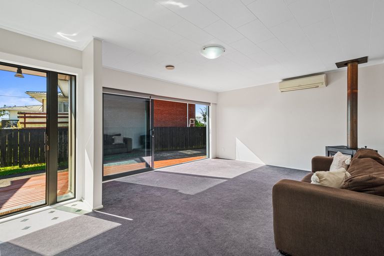 Photo of property in 21 Hepburn Road, Glendene, Auckland, 0602