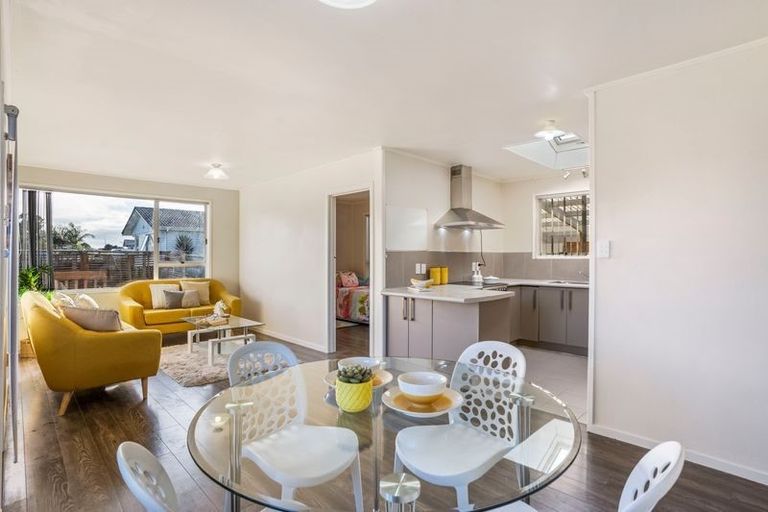 Photo of property in 11 Gibbons Road, Weymouth, Auckland, 2103