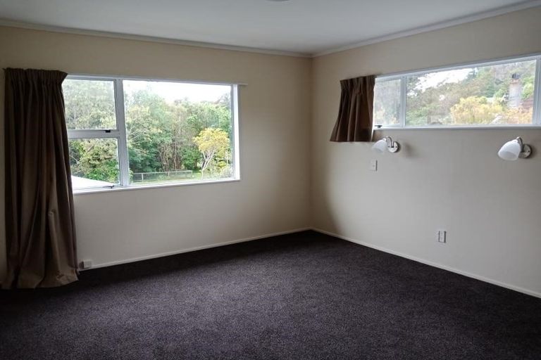 Photo of property in 1 Deller Grove, Silverstream, Upper Hutt, 5019