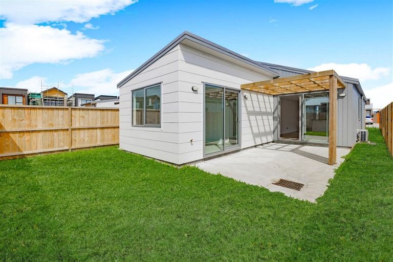 Photo of property in 38 Clayden Shuttleworth Street, Papakura, 2110