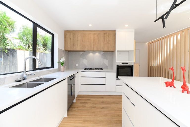 Photo of property in 15d Koromiko Street, New Lynn, Auckland, 0600