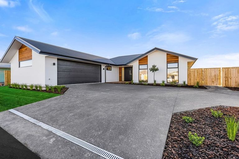 Photo of property in 16 Falcons View Drive, Rolleston, 7615