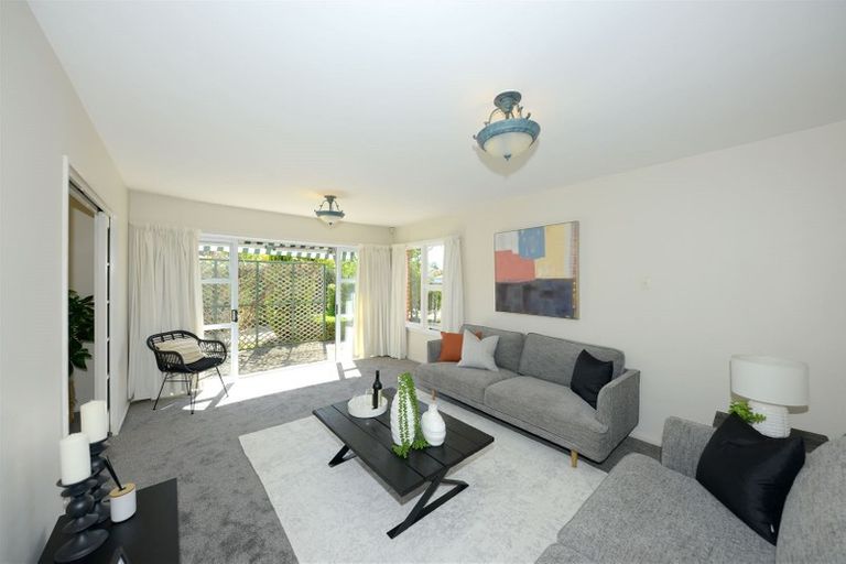 Photo of property in 76 Greendale Avenue, Avonhead, Christchurch, 8042