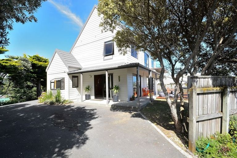 Photo of property in 13 Pine Ridge Terrace, Waikanae Beach, Waikanae, 5036