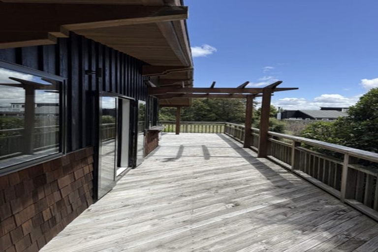 Photo of property in 4 Gradwell Place, Two Mile Bay, Taupo, 3330