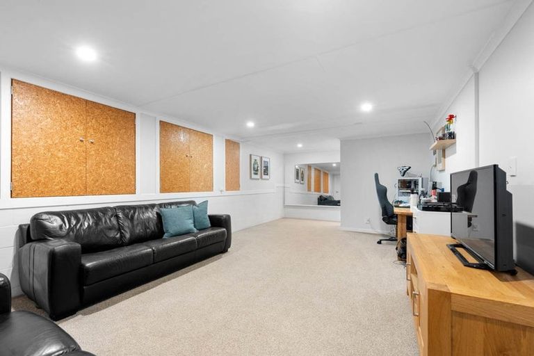 Photo of property in 29 Glenfern Road, Mellons Bay, Auckland, 2014