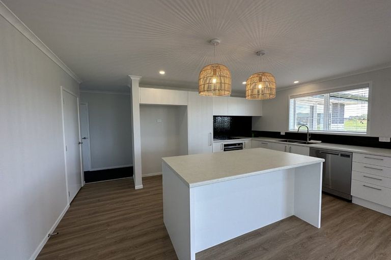 Photo of property in 30 Te Piriti Road, One Tree Point, 0118