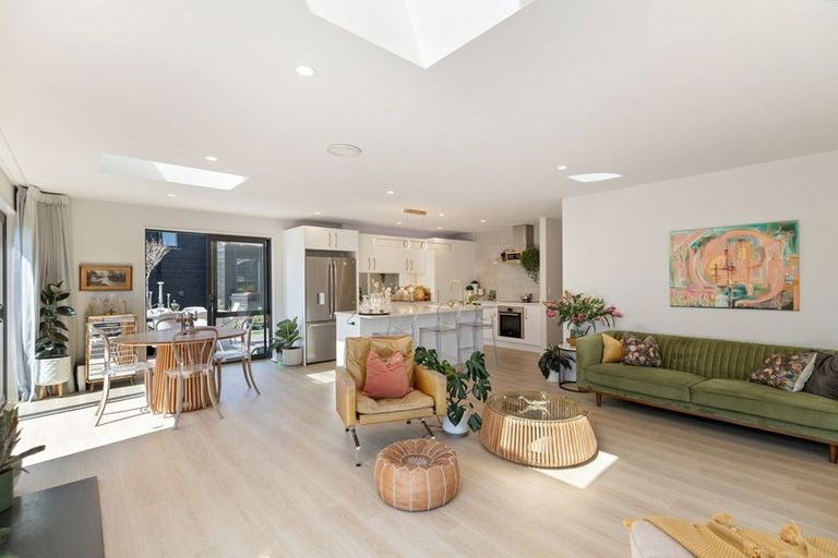 Photo of property in 10 Pendeen Crescent, Jacks Point, Queenstown, 9371